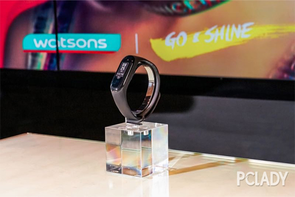 努力實施新零售理念 小米攜手屈臣氏發布手環新產品