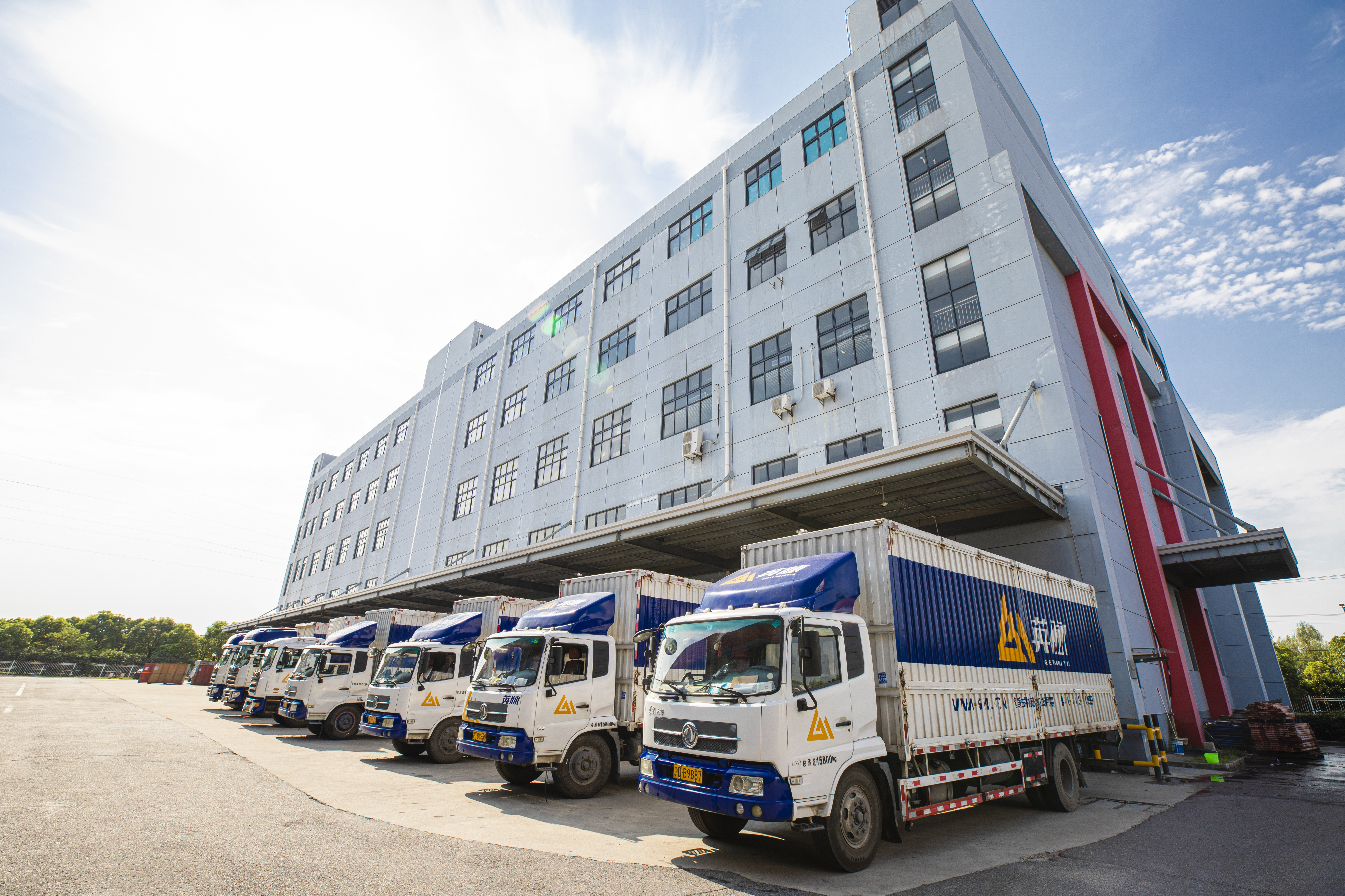 英脈物流專注車隊